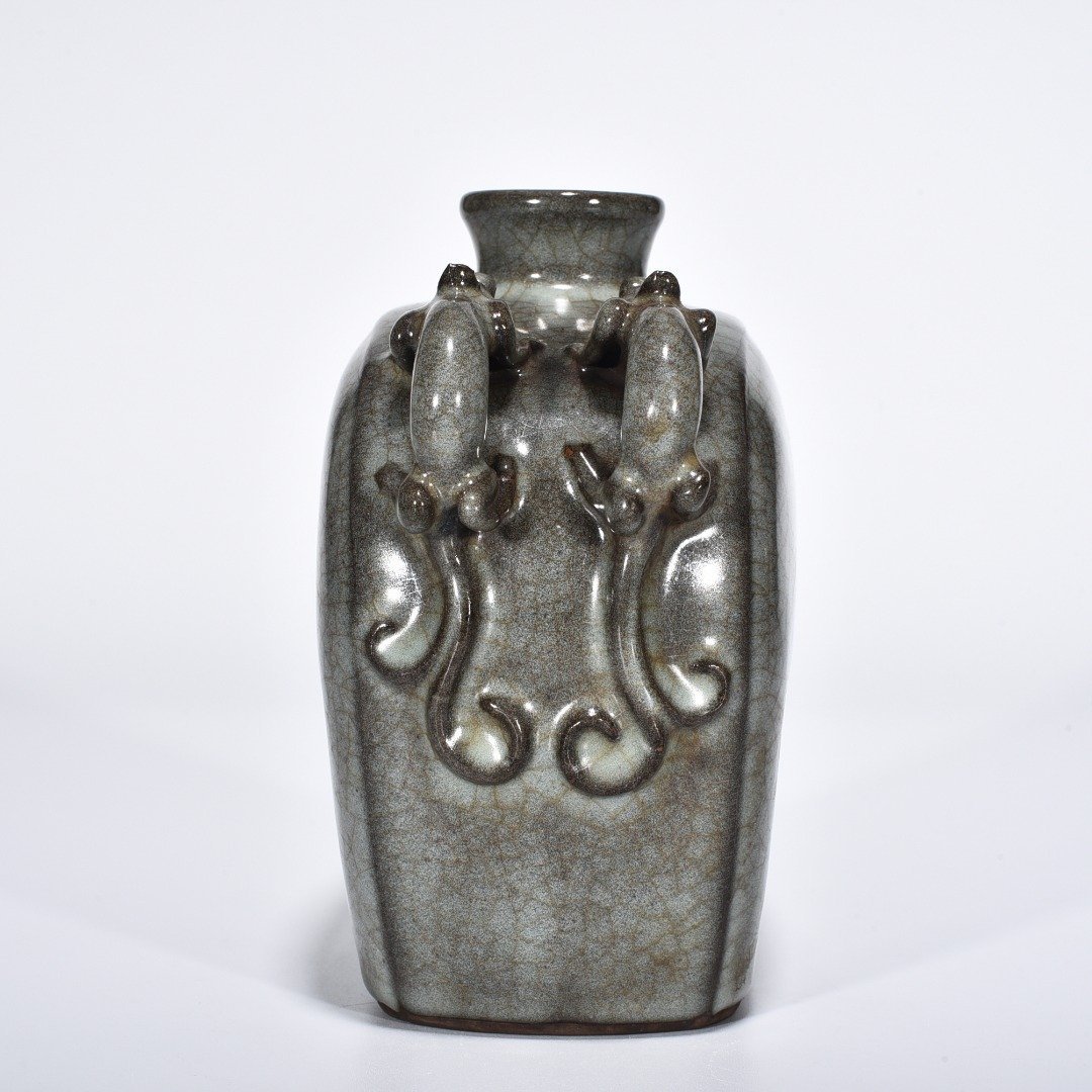 Song Dynasty xikou official kiln four-series flat vase with chilong pattern