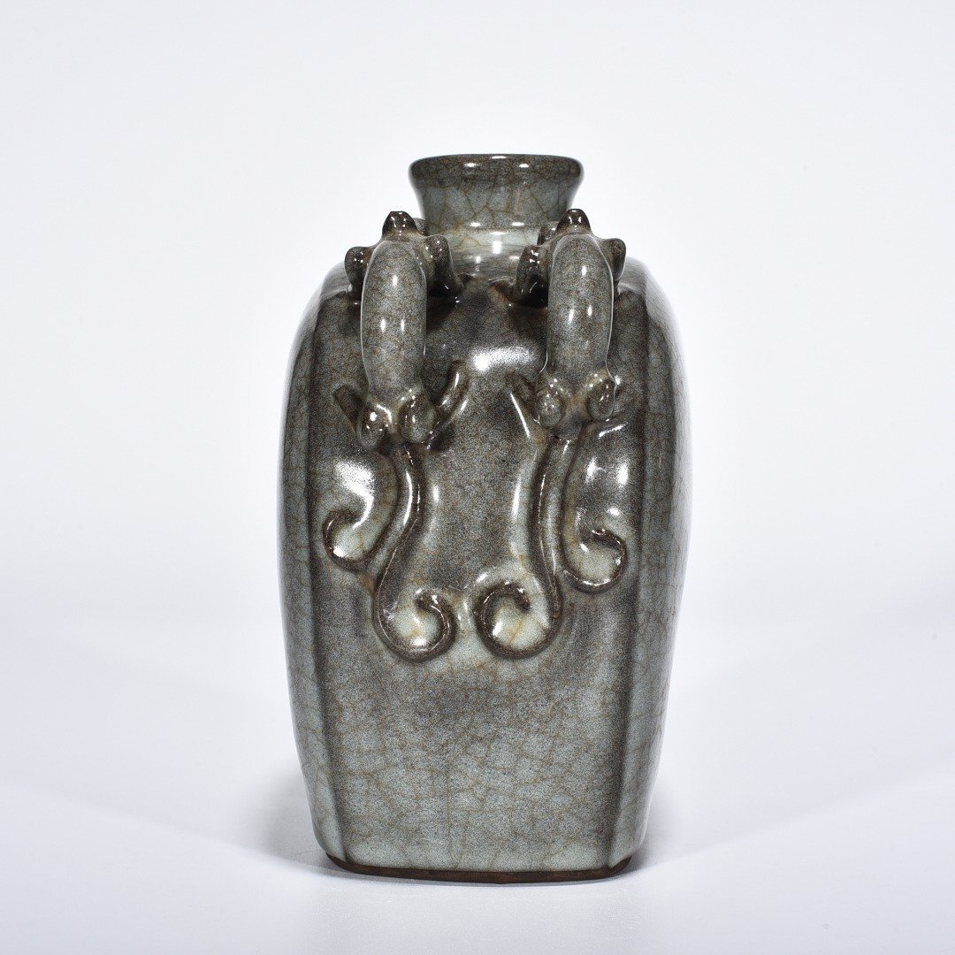 Song Dynasty xikou official kiln four-series flat vase with chilong pattern