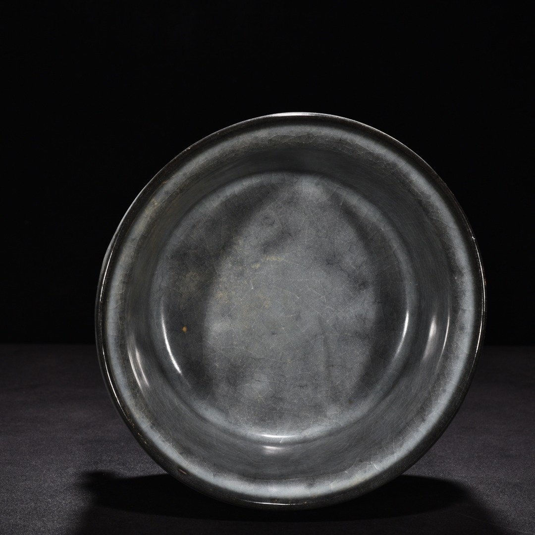 Song Dynasty Xikou kiln hollow three-legged furnace