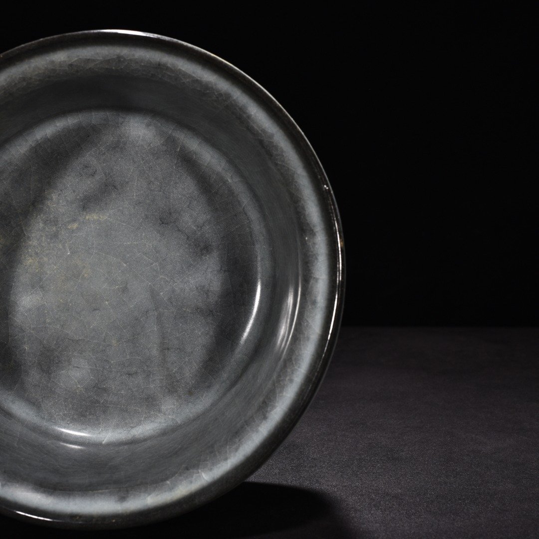 Song Dynasty Xikou kiln hollow three-legged furnace
