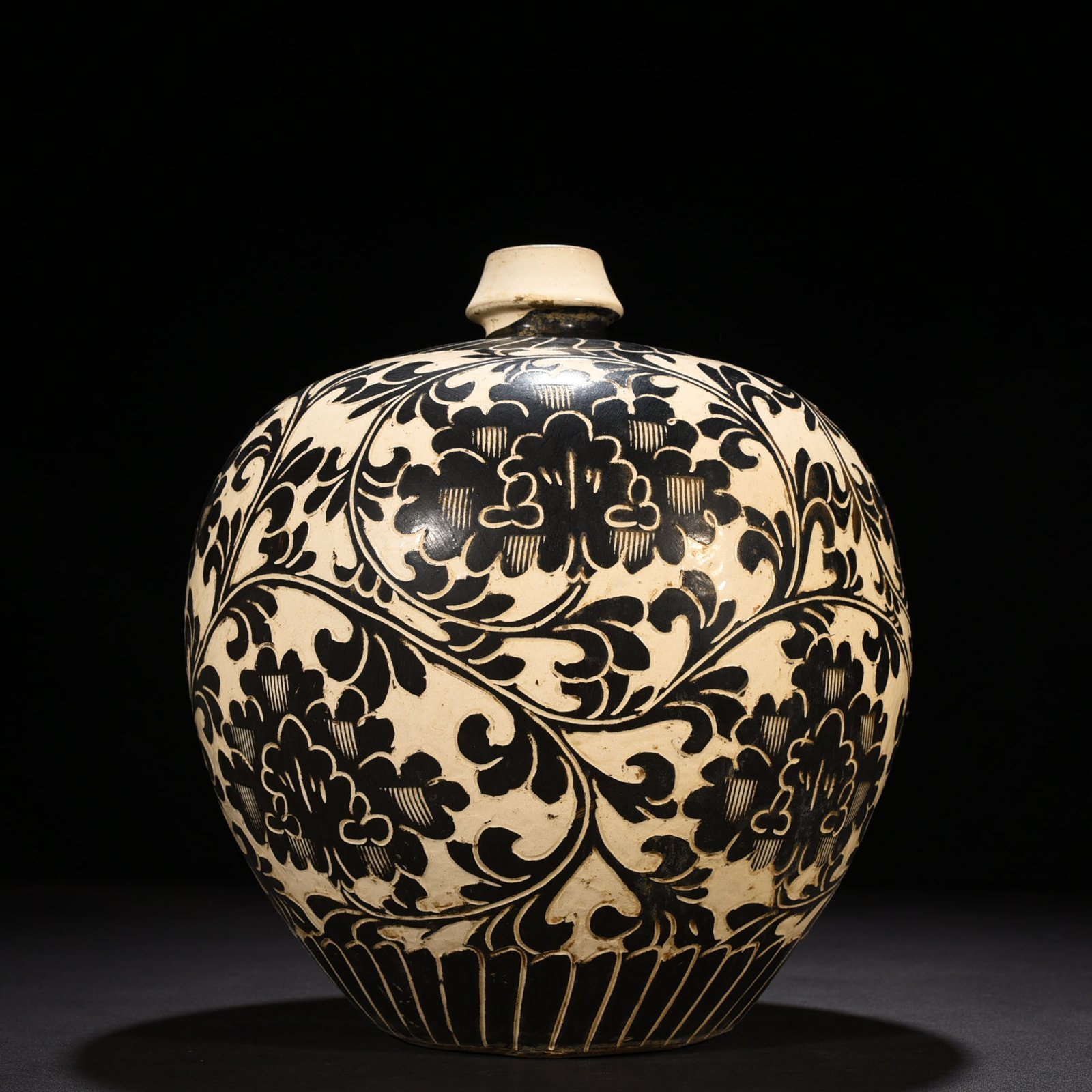Song Dynasty Cizhou kiln white ground engraved black tangled peony pattern Dulu vase