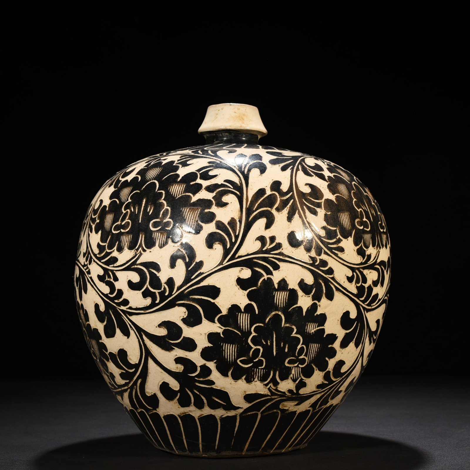 Song Dynasty Cizhou kiln white ground engraved black tangled peony pattern Dulu vase