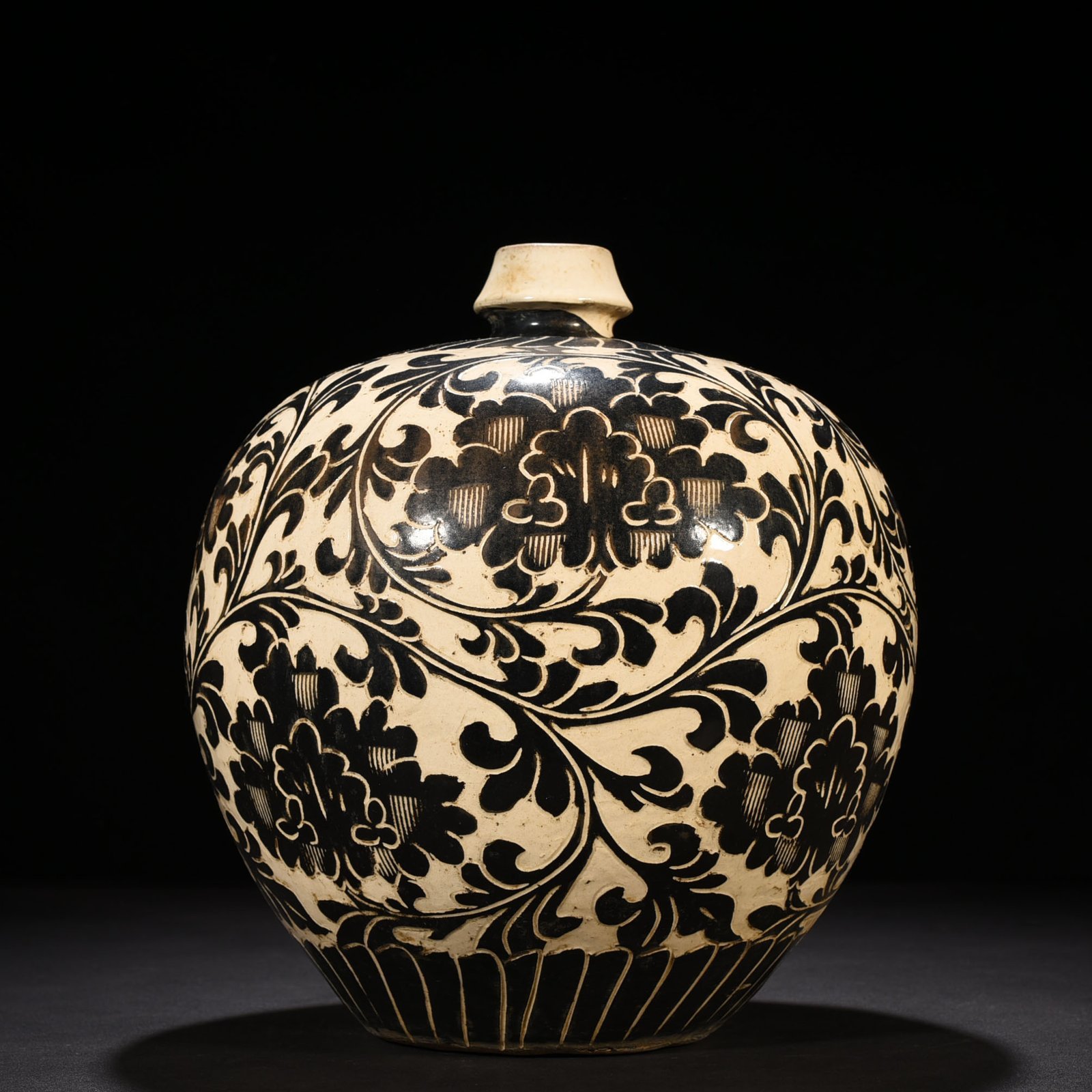 Song Dynasty Cizhou kiln white ground engraved black tangled peony pattern Dulu vase