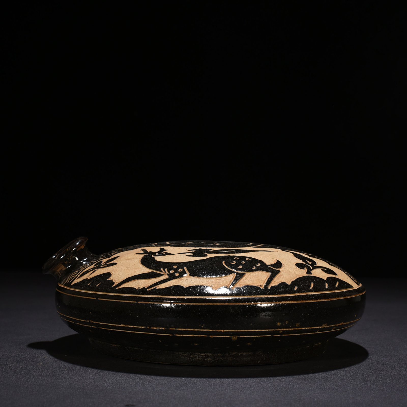 Song Dynasty Cizhou Kiln Inscribed Deer Pattern Flat Pot