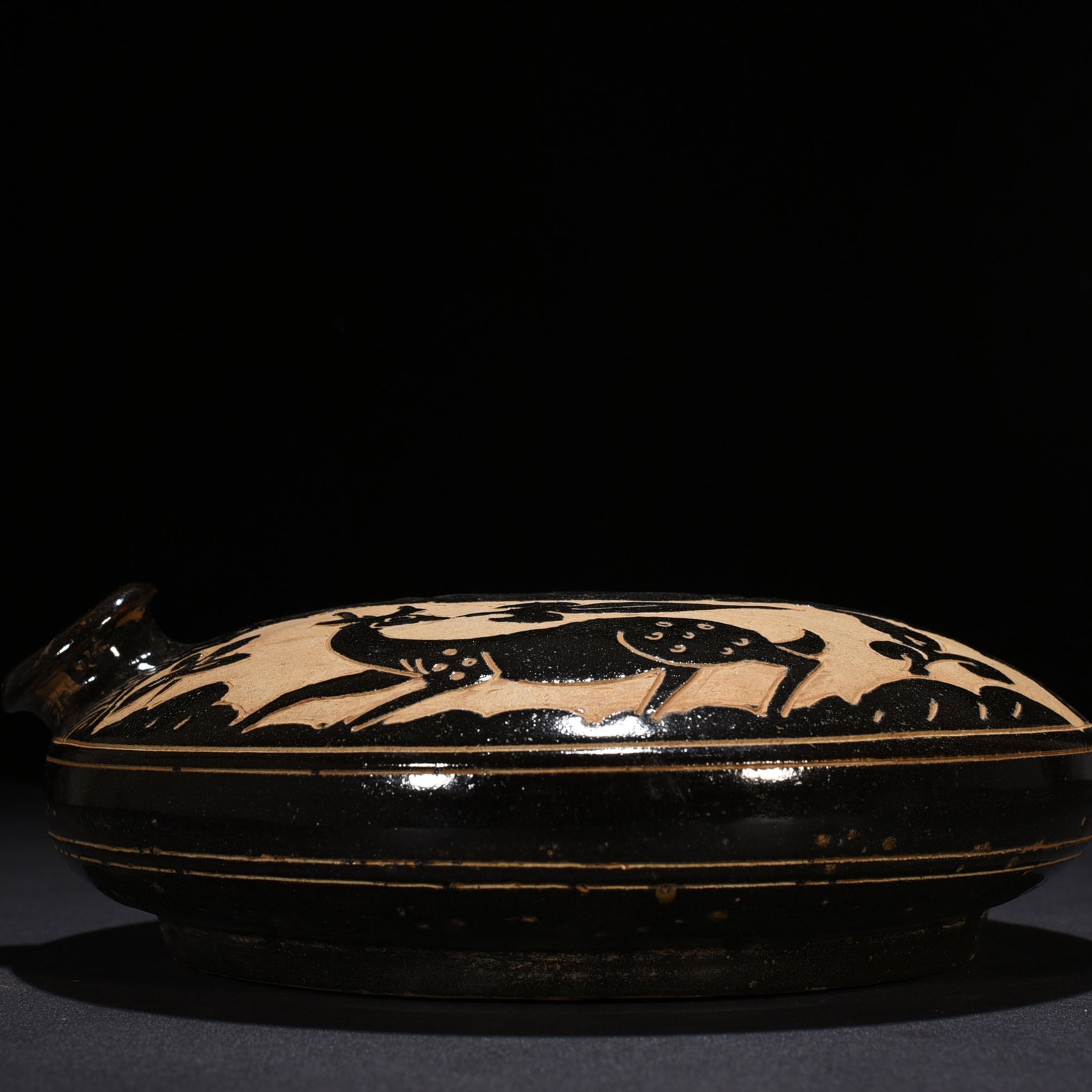 Song Dynasty Cizhou Kiln Inscribed Deer Pattern Flat Pot