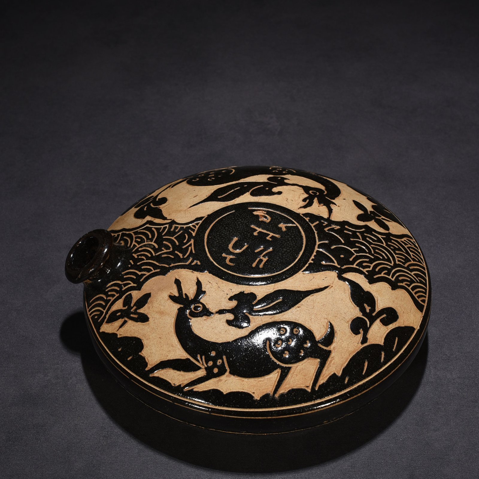 Song Dynasty Cizhou Kiln Inscribed Deer Pattern Flat Pot