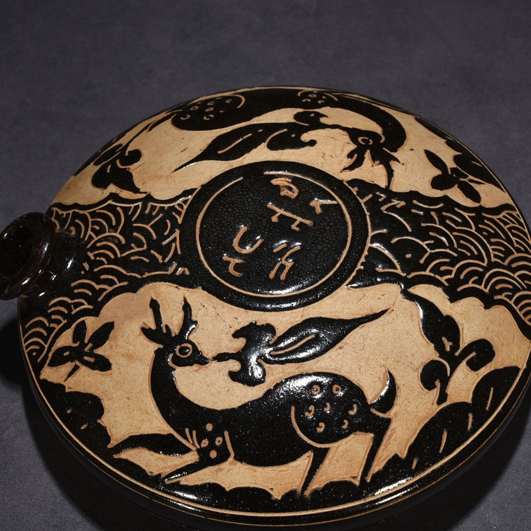 Song Dynasty Cizhou Kiln Inscribed Deer Pattern Flat Pot