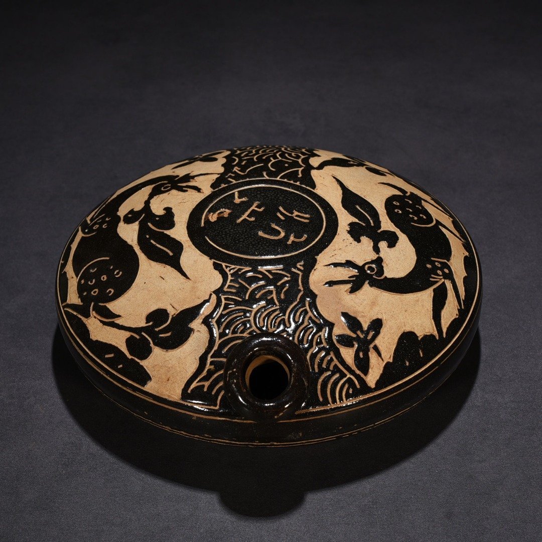 Song Dynasty Cizhou Kiln Inscribed Deer Pattern Flat Pot