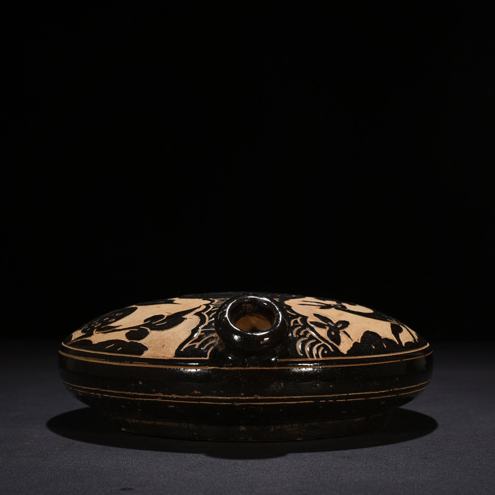 Song Dynasty Cizhou Kiln Inscribed Deer Pattern Flat Pot