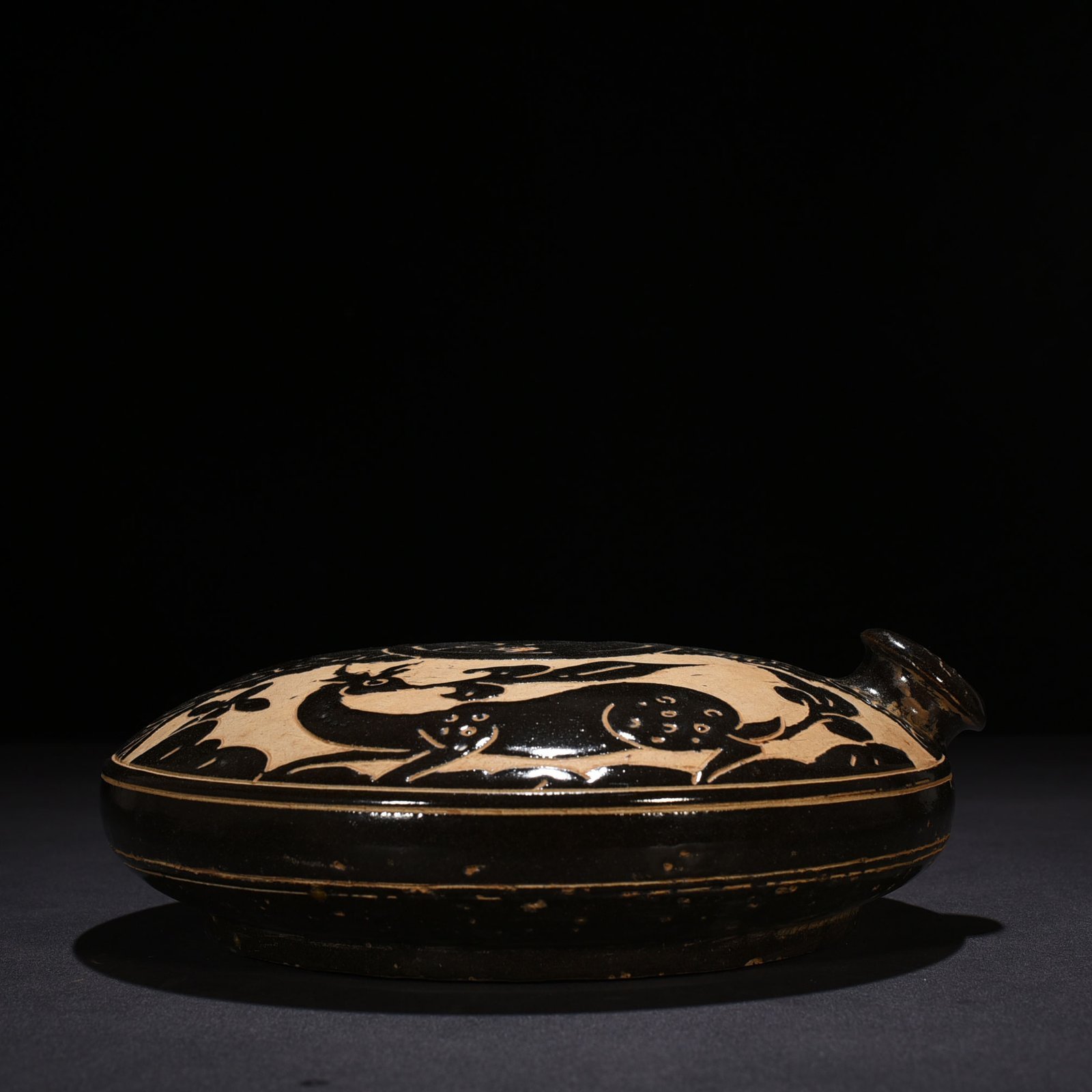 Song Dynasty Cizhou Kiln Inscribed Deer Pattern Flat Pot