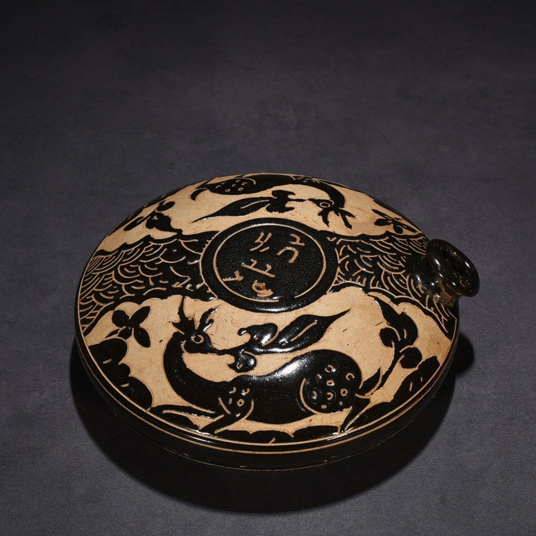 Song Dynasty Cizhou Kiln Inscribed Deer Pattern Flat Pot