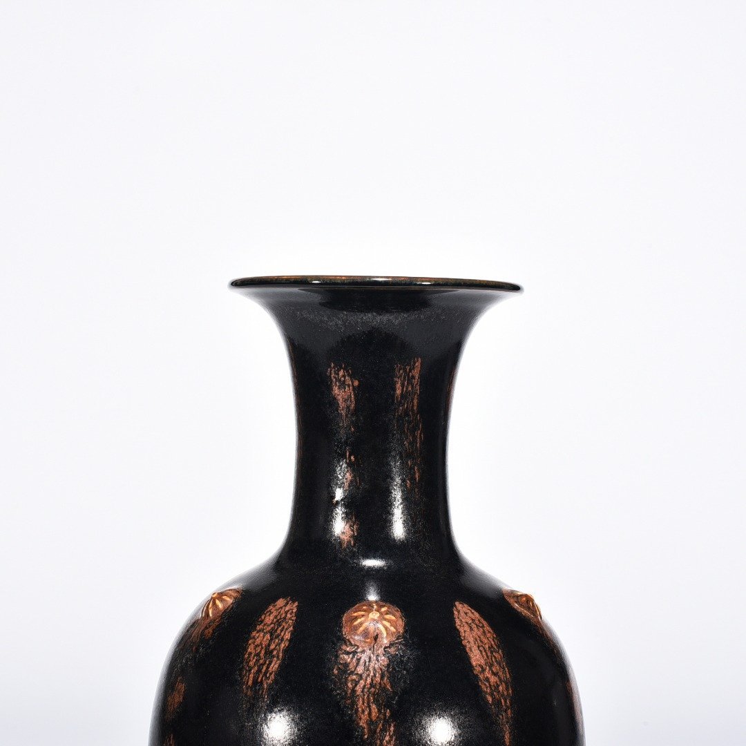 Song Dynasty Cizhou Kiln Rust-spotted drum-nail bottle
