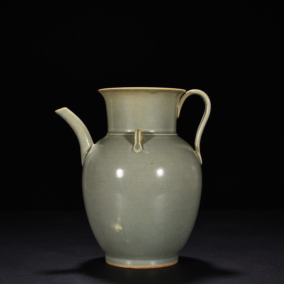 Song Dynasty secret-color Yue kiln celadon ewer
