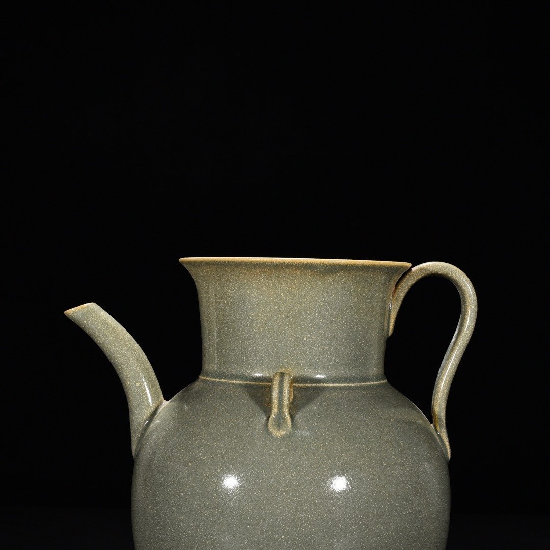 Song Dynasty secret-color Yue kiln celadon ewer