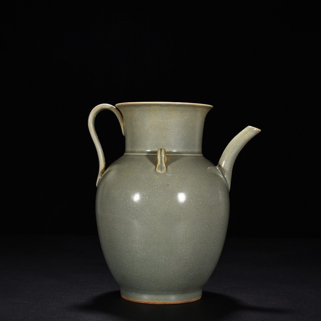 Song Dynasty secret-color Yue kiln celadon ewer
