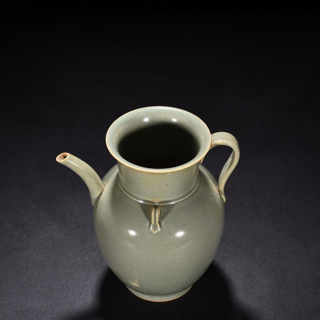 Song Dynasty secret-color Yue kiln celadon ewer