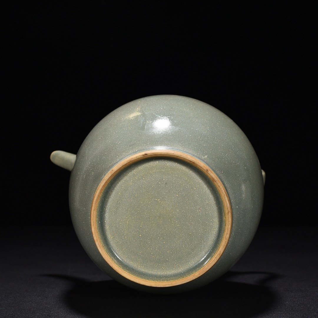Song Dynasty secret-color Yue kiln celadon ewer