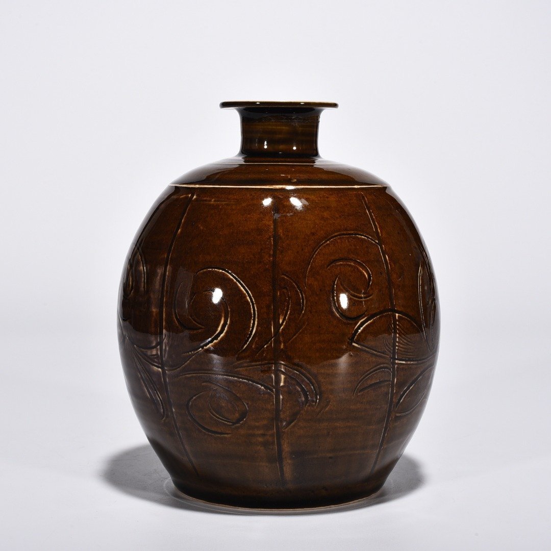 Song Dynasty purple engraved Tubo statue with floral pattern