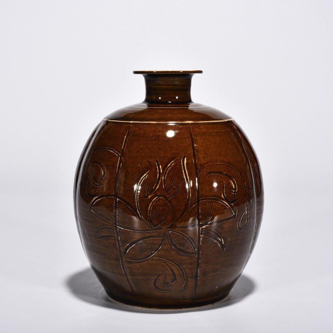 Song Dynasty purple engraved Tubo statue with floral pattern