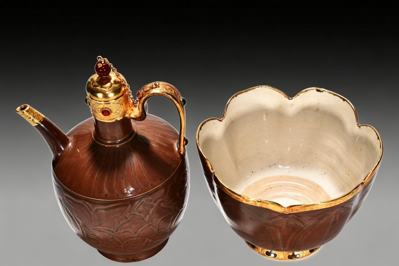 Song Dynasty Ziding engraved banana leaf and flower pattern set of pots