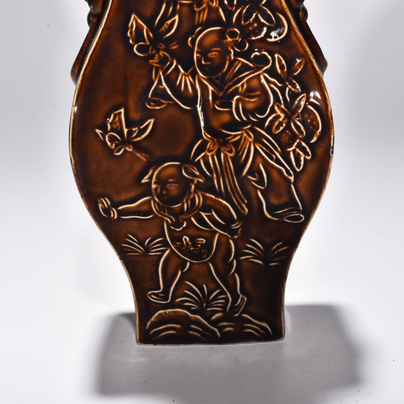Song Dynasty Dingying infant play pattern animal ear flat bottle