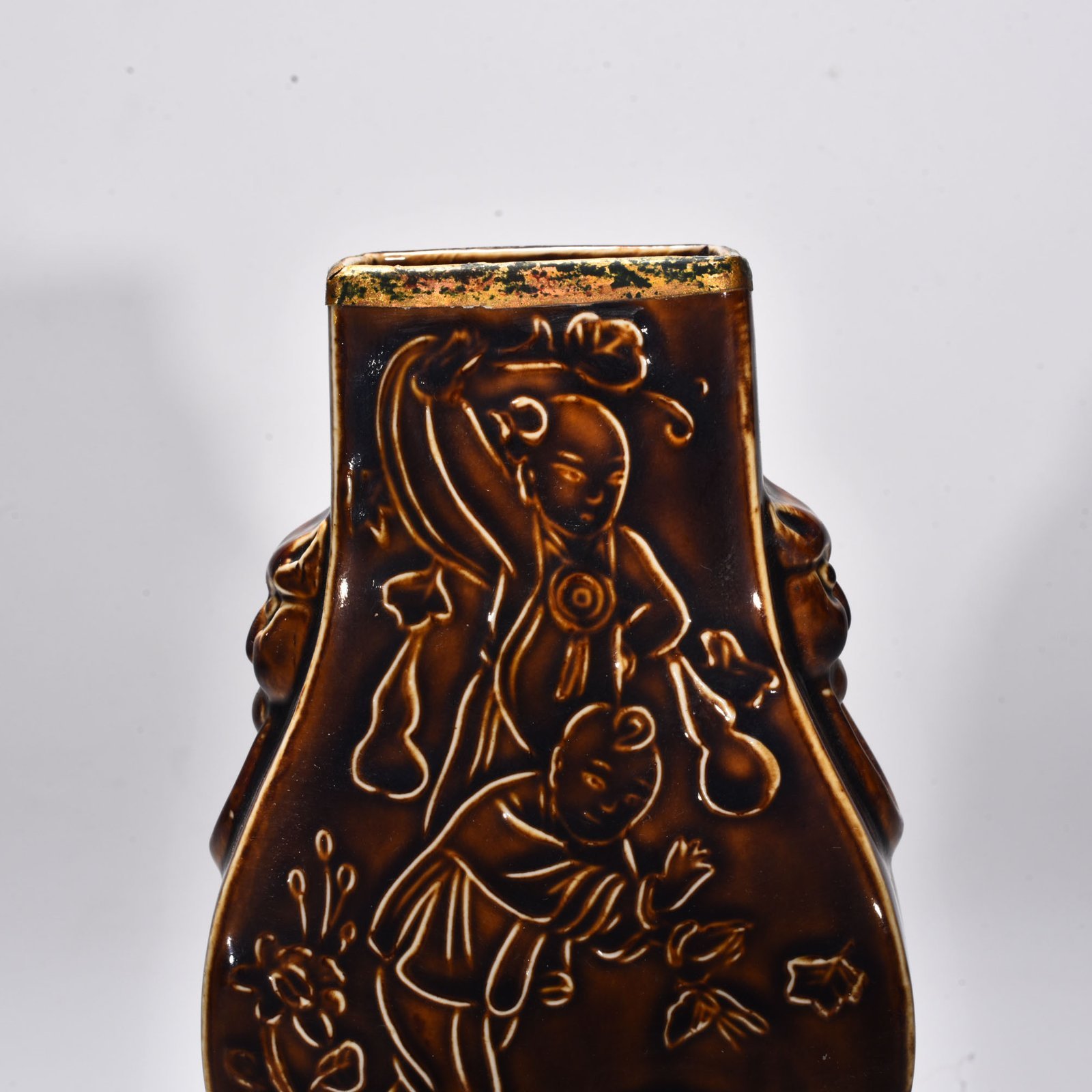 Song Dynasty Dingying infant play pattern animal ear flat bottle