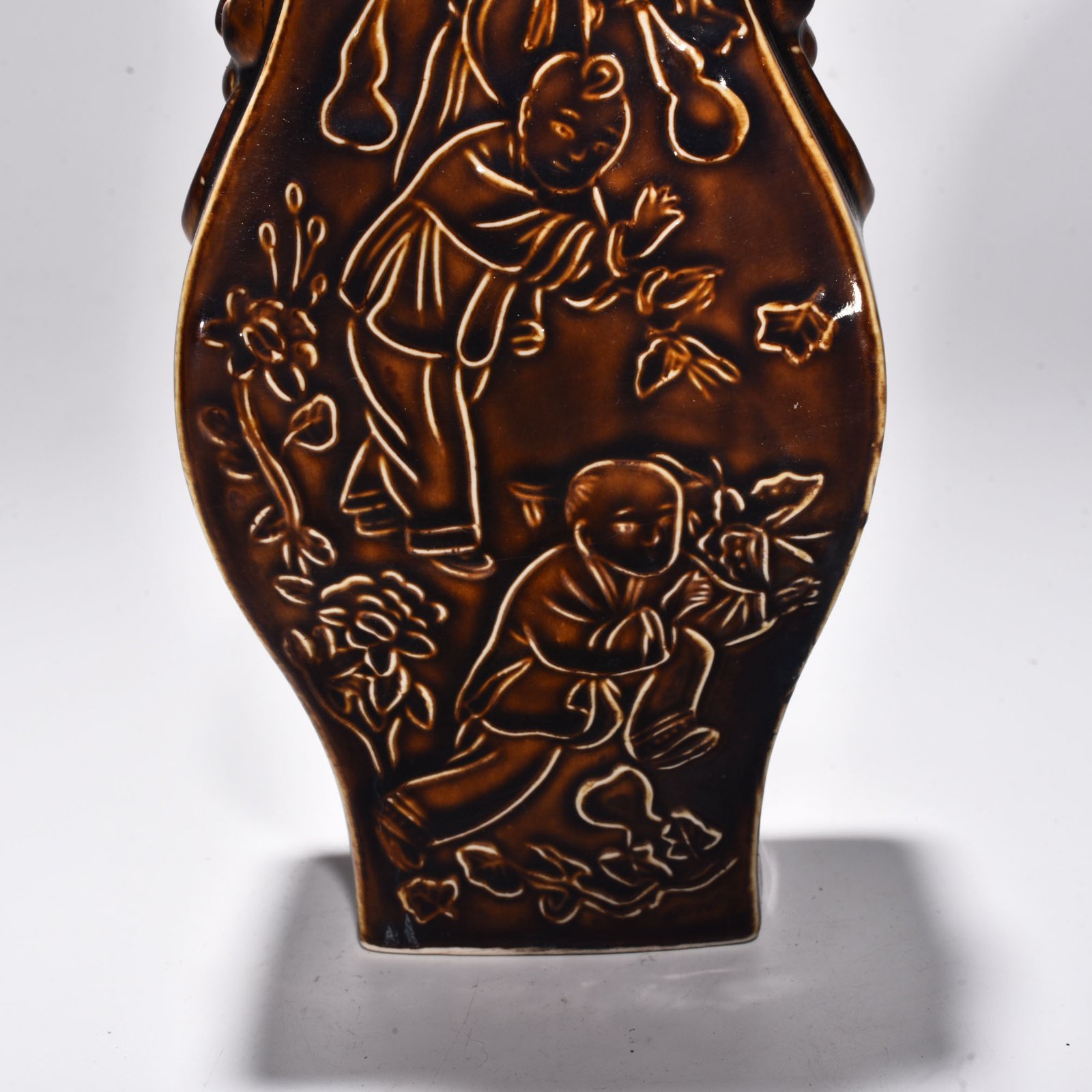 Song Dynasty Dingying infant play pattern animal ear flat bottle