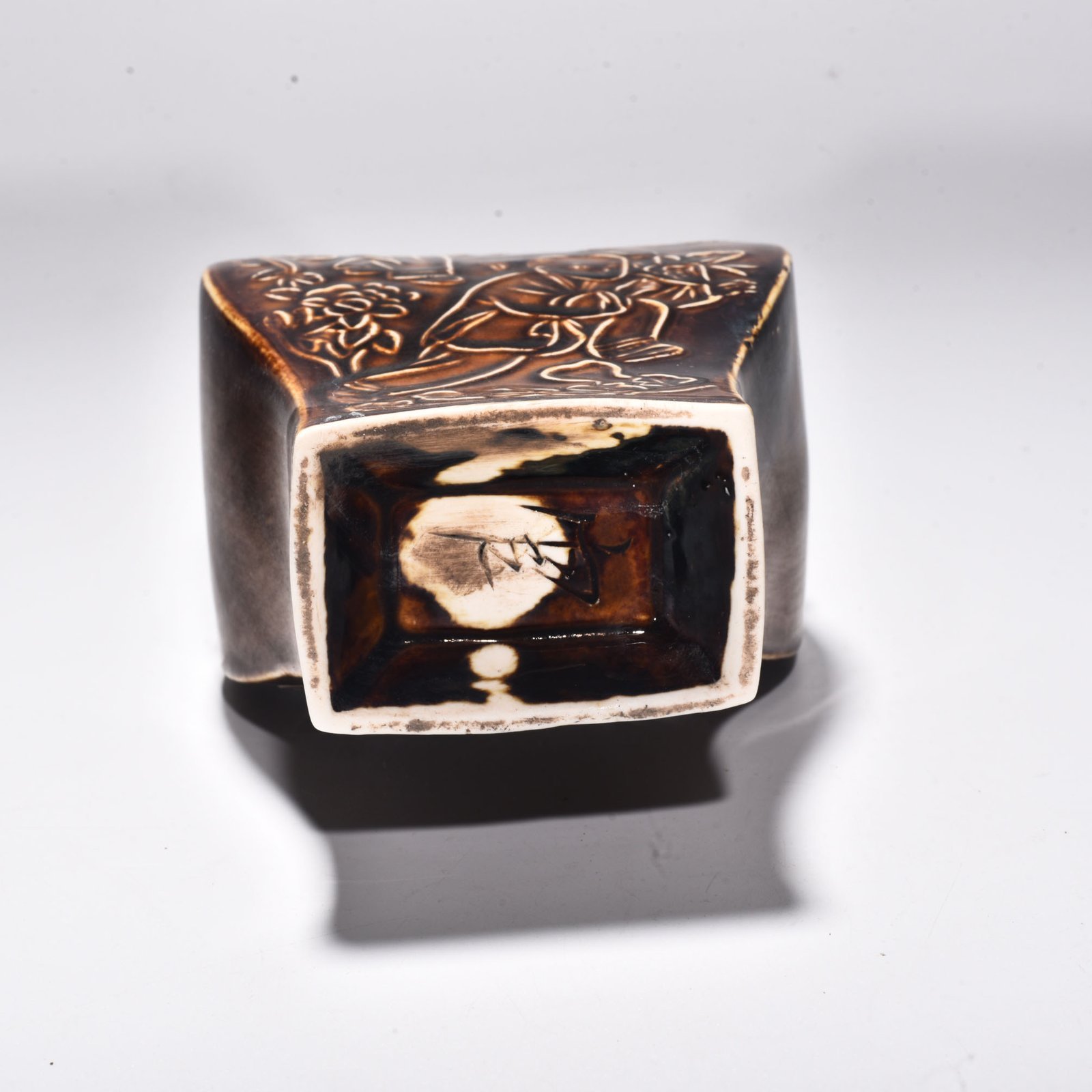 Song Dynasty Dingying infant play pattern animal ear flat bottle