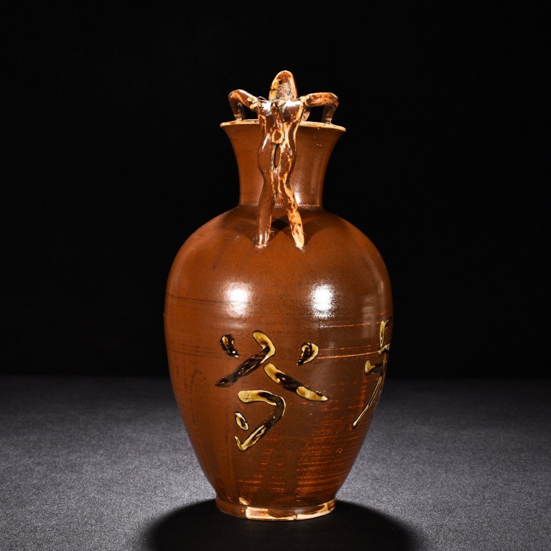 Song Dynasty Zi Ding holding teapot