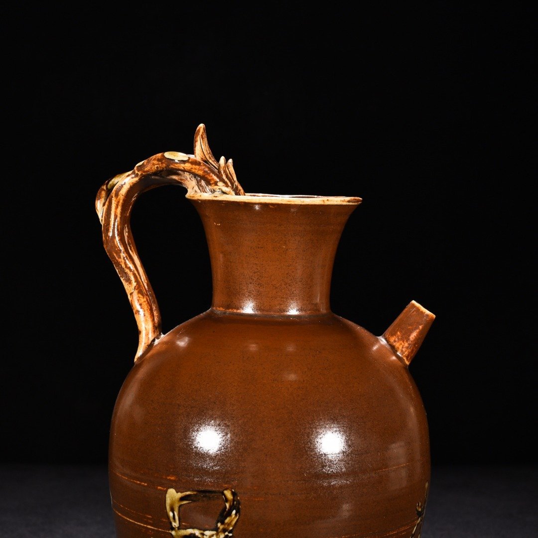 Song Dynasty Zi Ding holding teapot