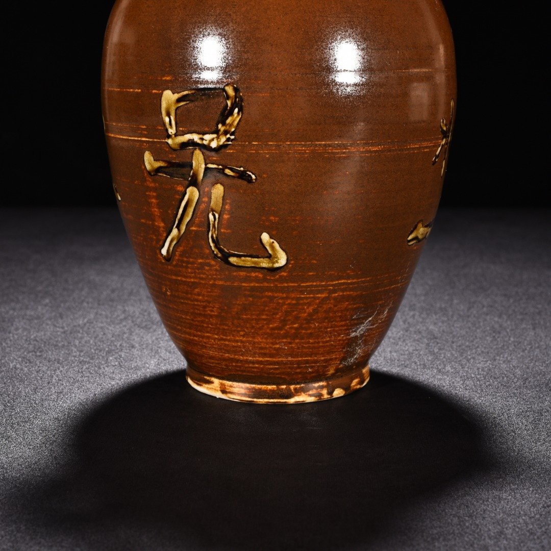 Song Dynasty Zi Ding holding teapot