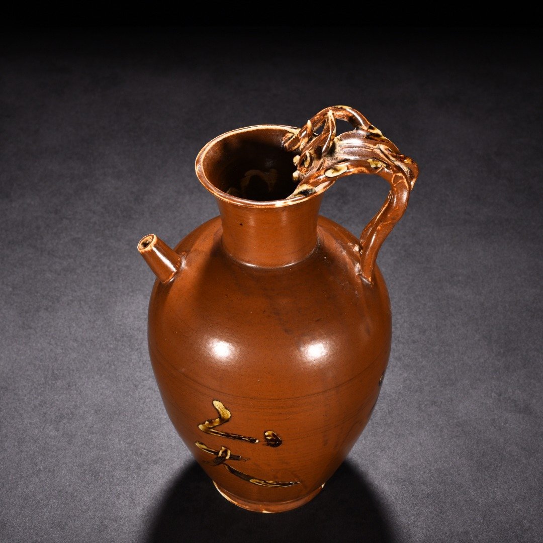 Song Dynasty Zi Ding holding teapot