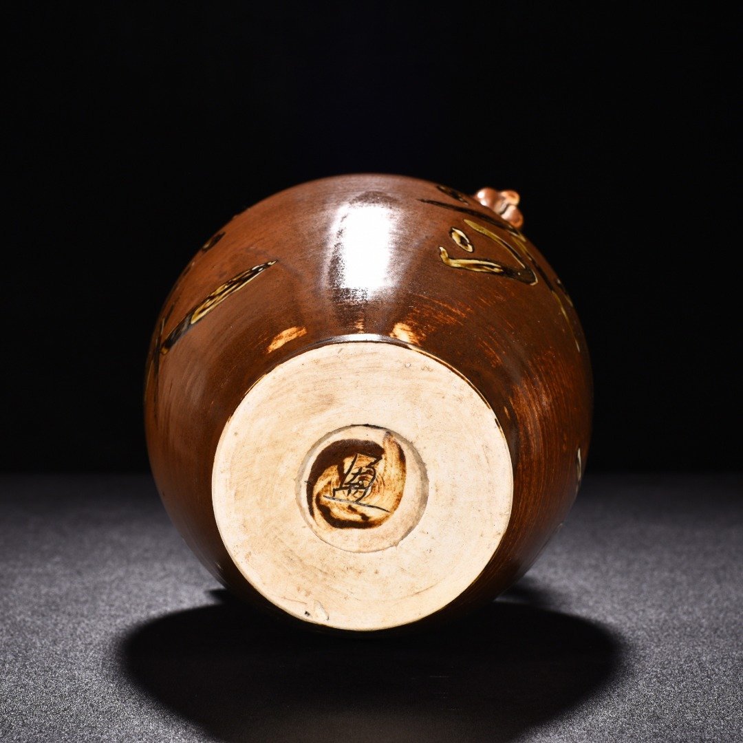 Song Dynasty Zi Ding holding teapot