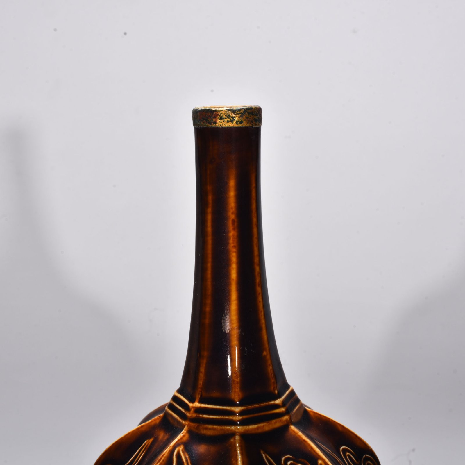 Song Dynasty Ziding dark eight-sided eight-sided pure vase