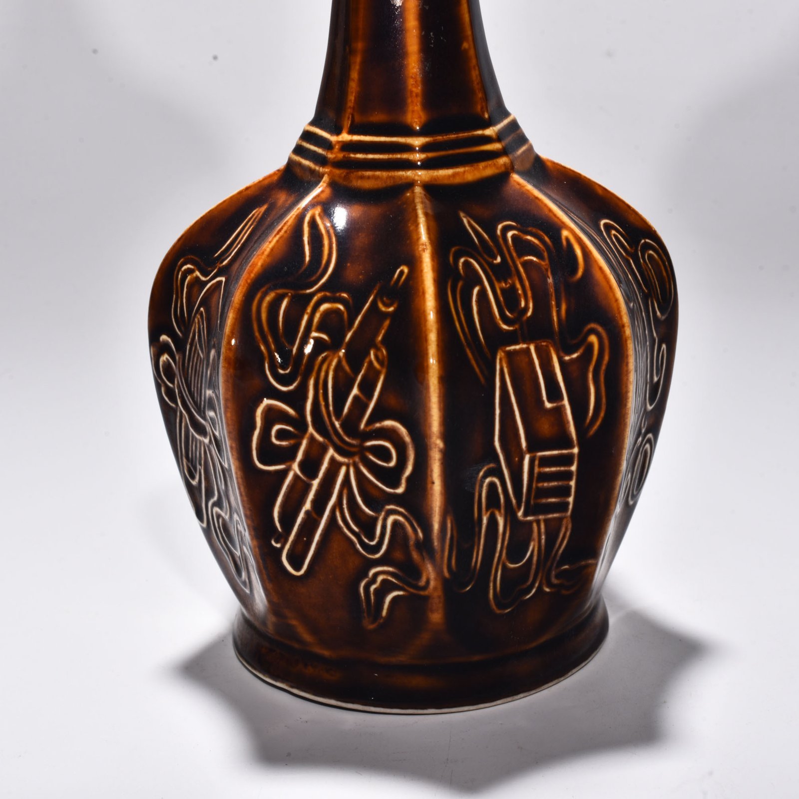 Song Dynasty Ziding dark eight-sided eight-sided pure vase