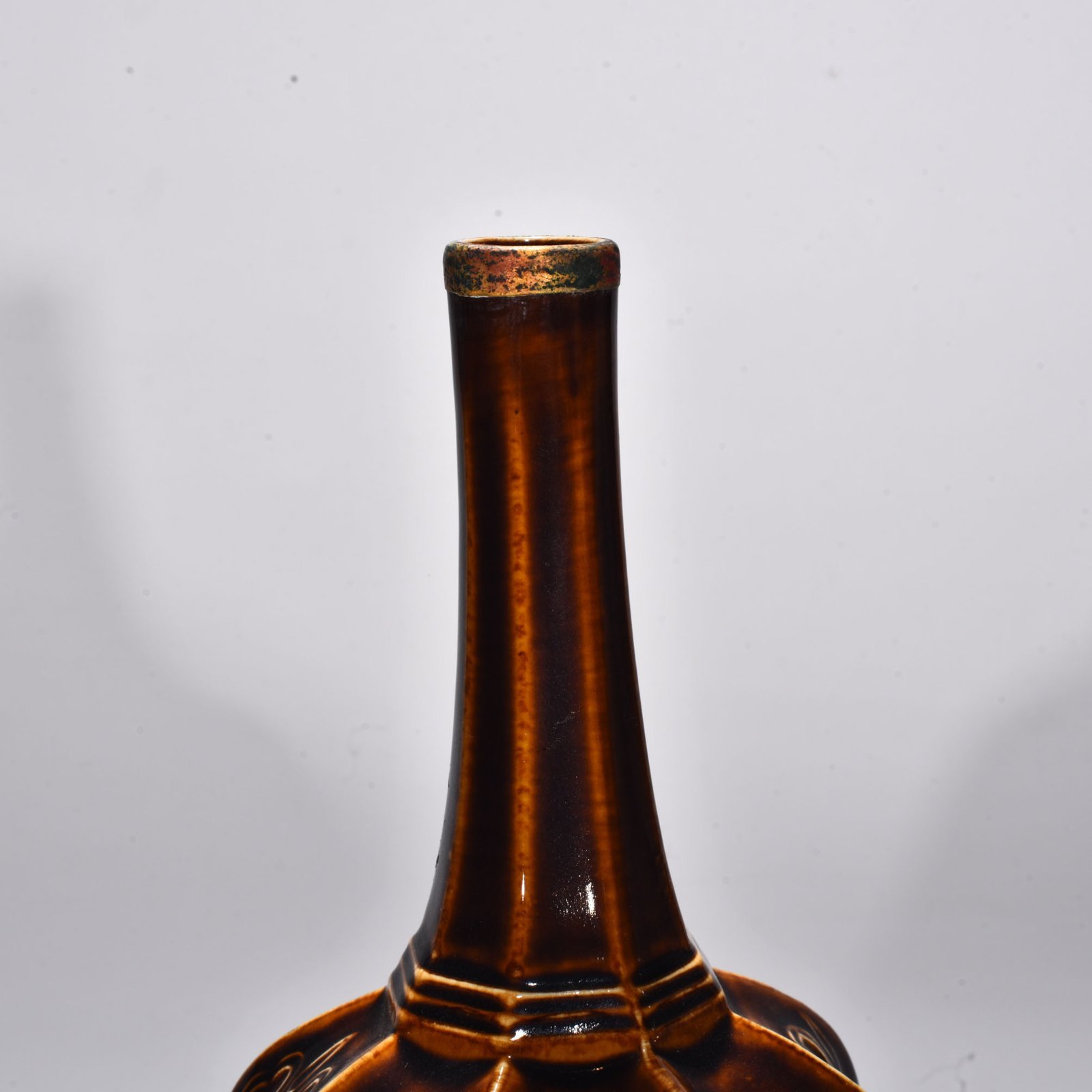 Song Dynasty Ziding dark eight-sided eight-sided pure vase