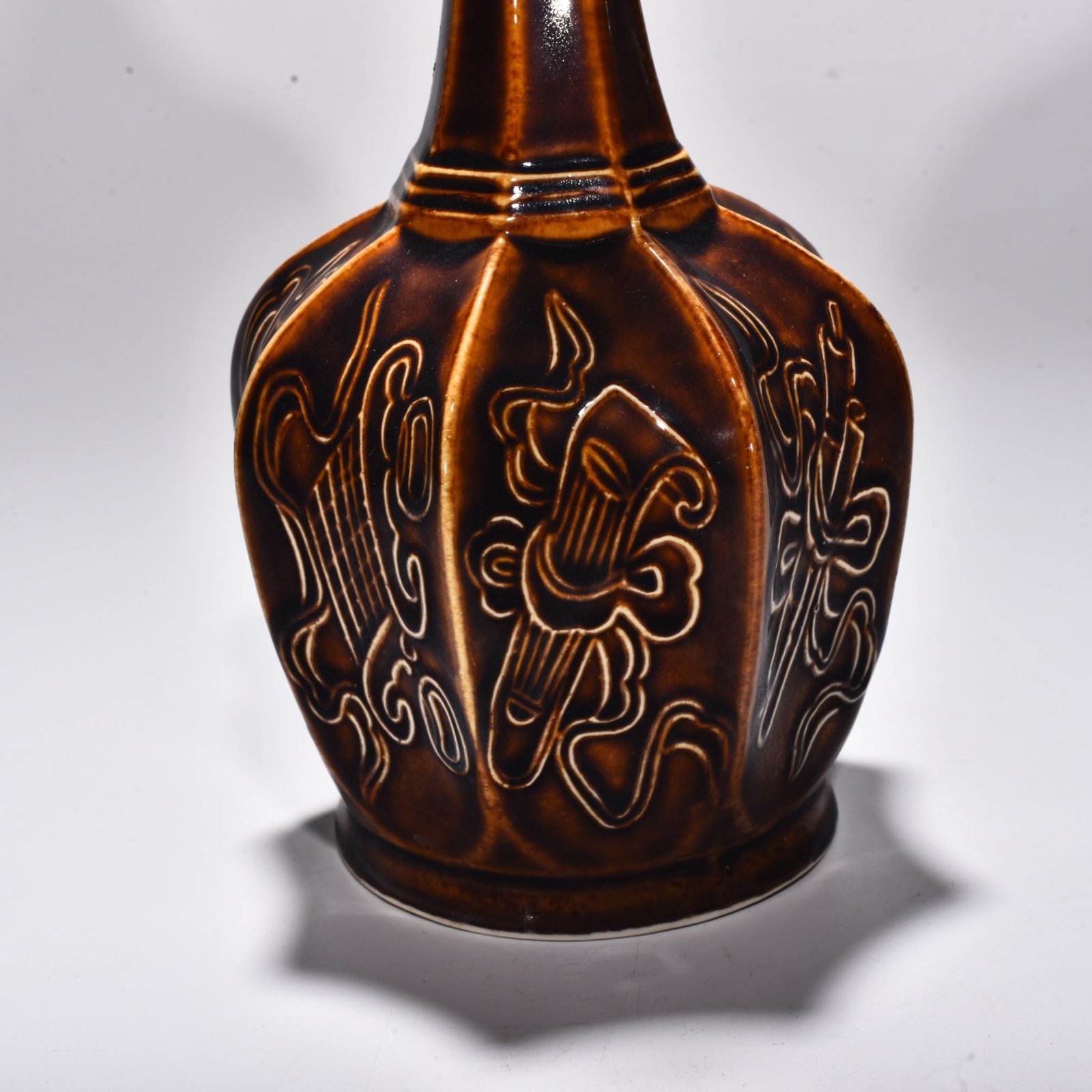 Song Dynasty Ziding dark eight-sided eight-sided pure vase
