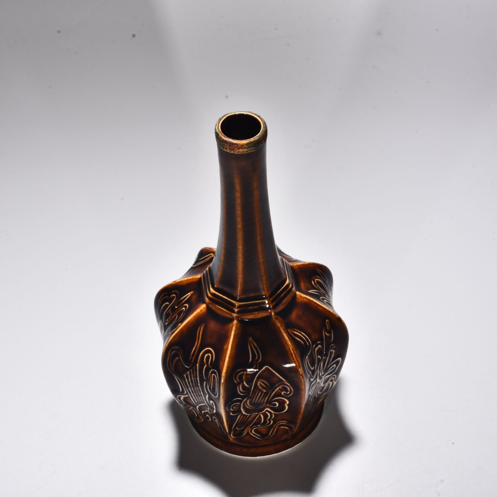 Song Dynasty Ziding dark eight-sided eight-sided pure vase