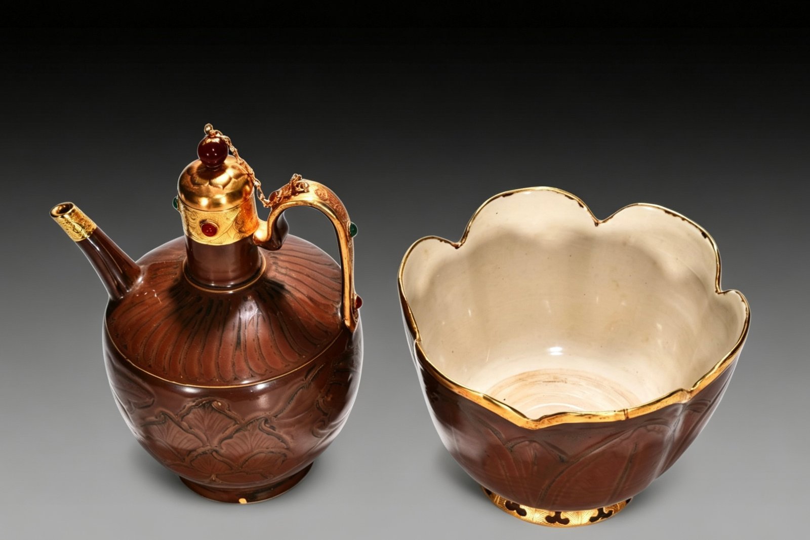 Song Dynasty Ziding banana leaf flower pattern chiseled gilt inlaid gem-set pot