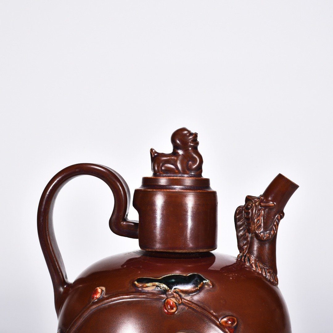 Song Dynasty Ziding plastic ewer with flower and bird patterns