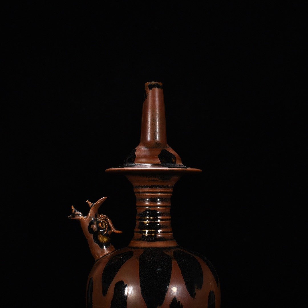 Song Dynasty Ziding rust-spotted glazed military holding device