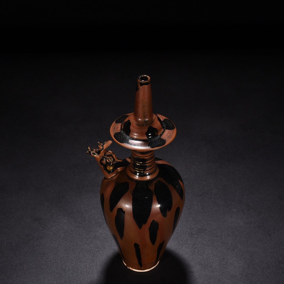 Song Dynasty Ziding rust-spotted glazed military holding device