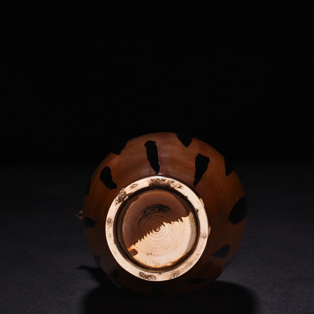 Song Dynasty Ziding rust-spotted glazed military holding device