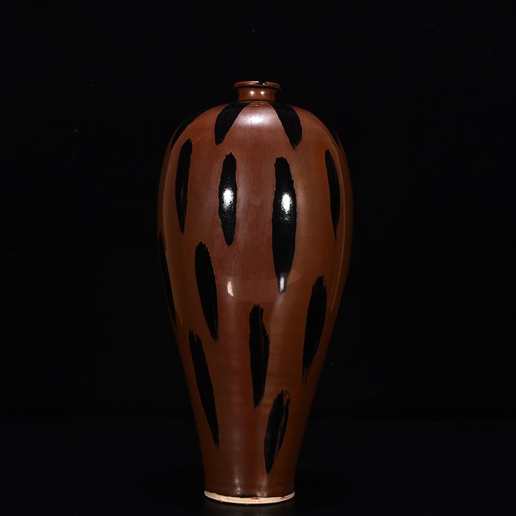 Song Dynasty Ziding rust-spotted plum vase