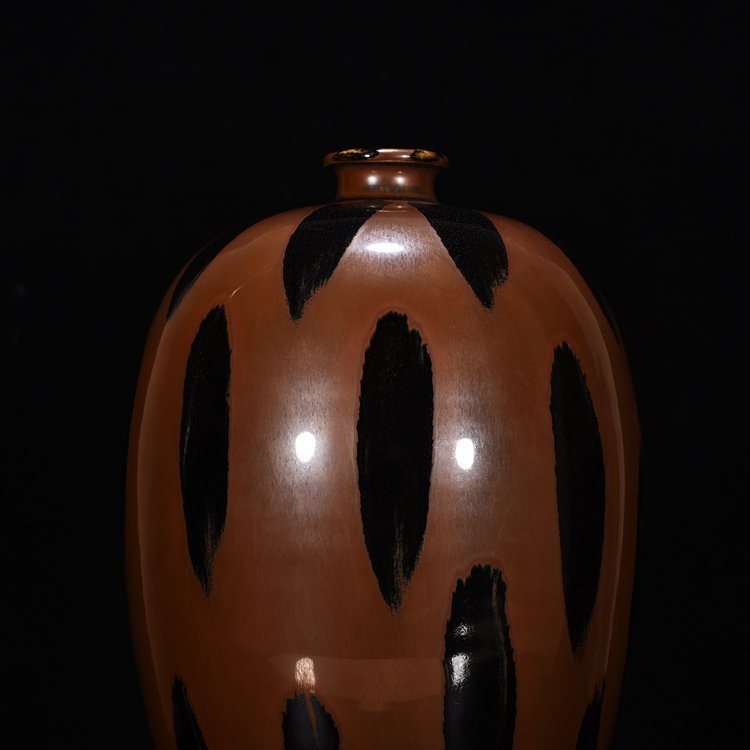 Song Dynasty Ziding rust-spotted plum vase