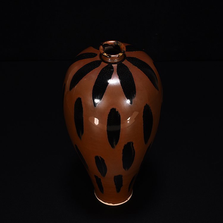 Song Dynasty Ziding rust-spotted plum vase