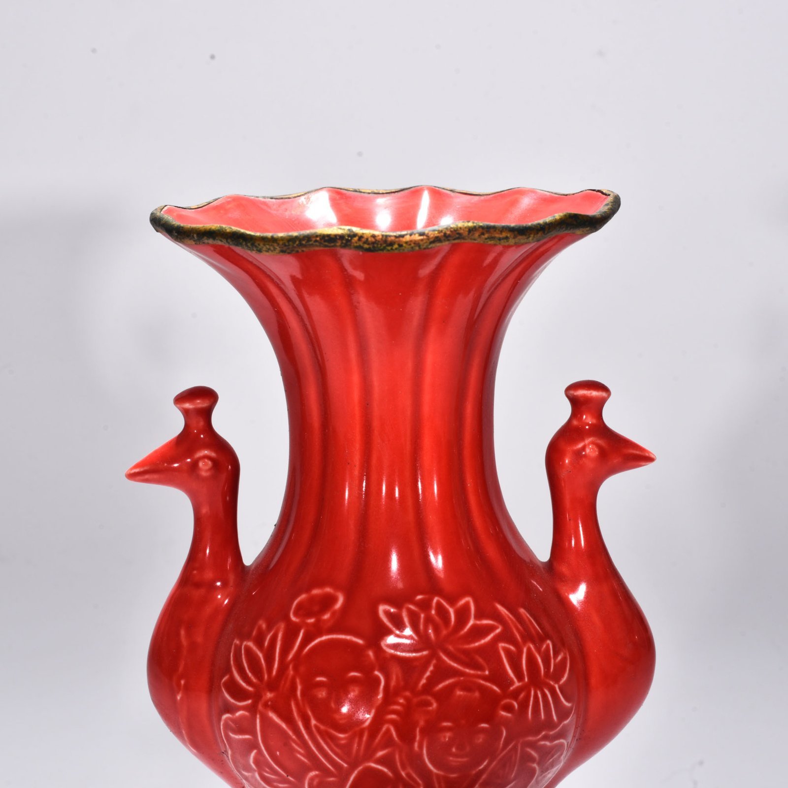 Song Dynasty Hong Dingying Opera Pattern Double Peacock Ear Flower Goblet