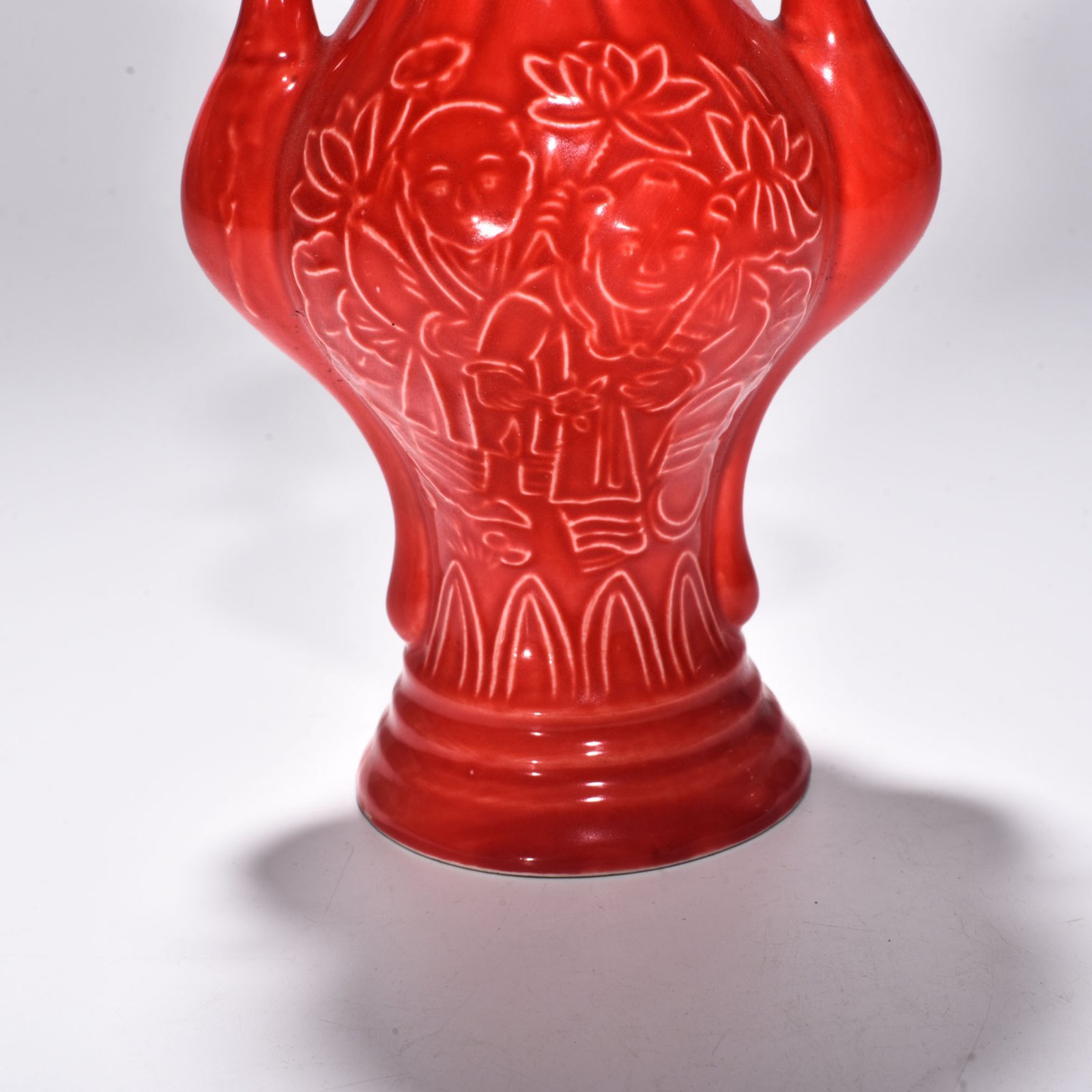 Song Dynasty Hong Dingying Opera Pattern Double Peacock Ear Flower Goblet