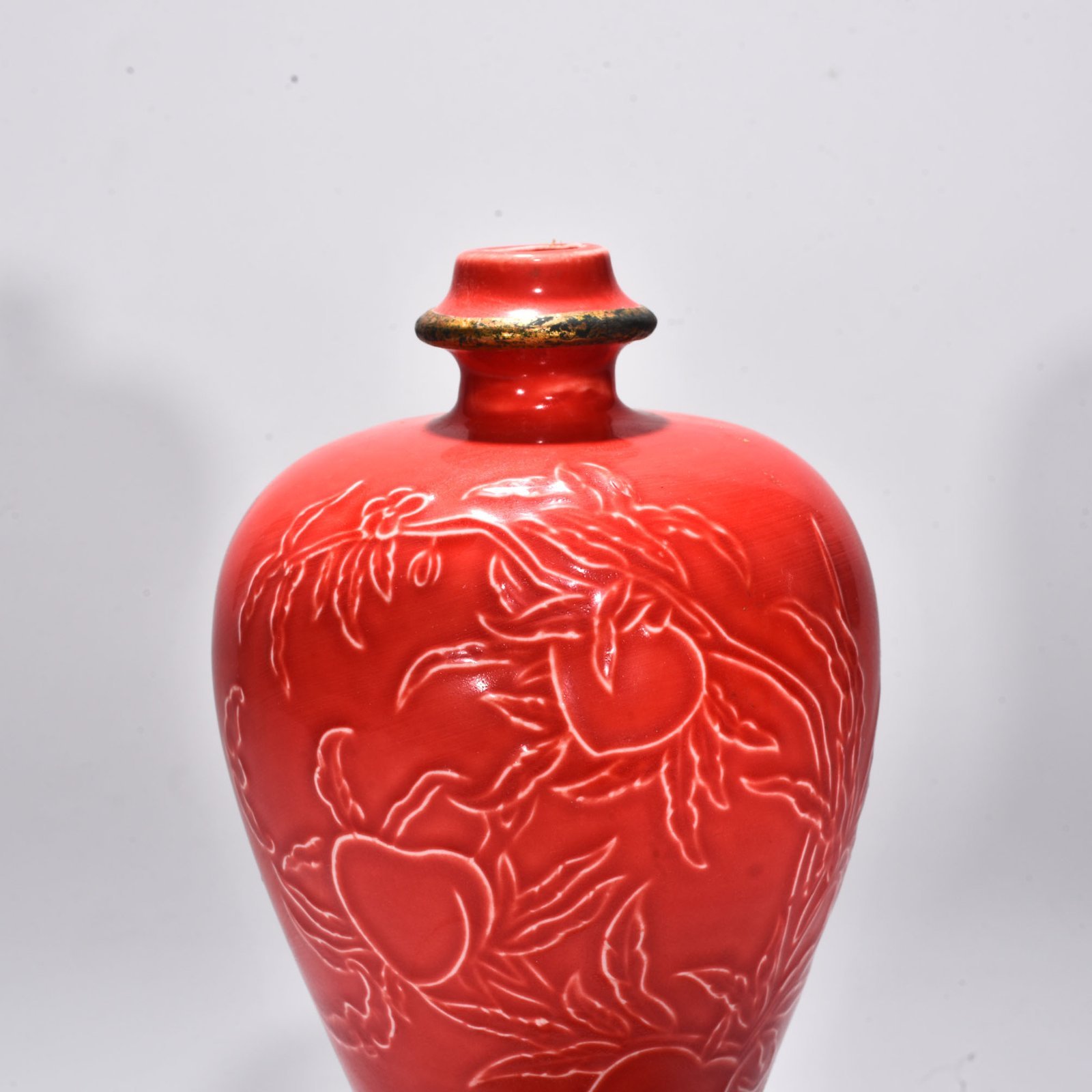 Song Dynasty Hong longevity star plum vase