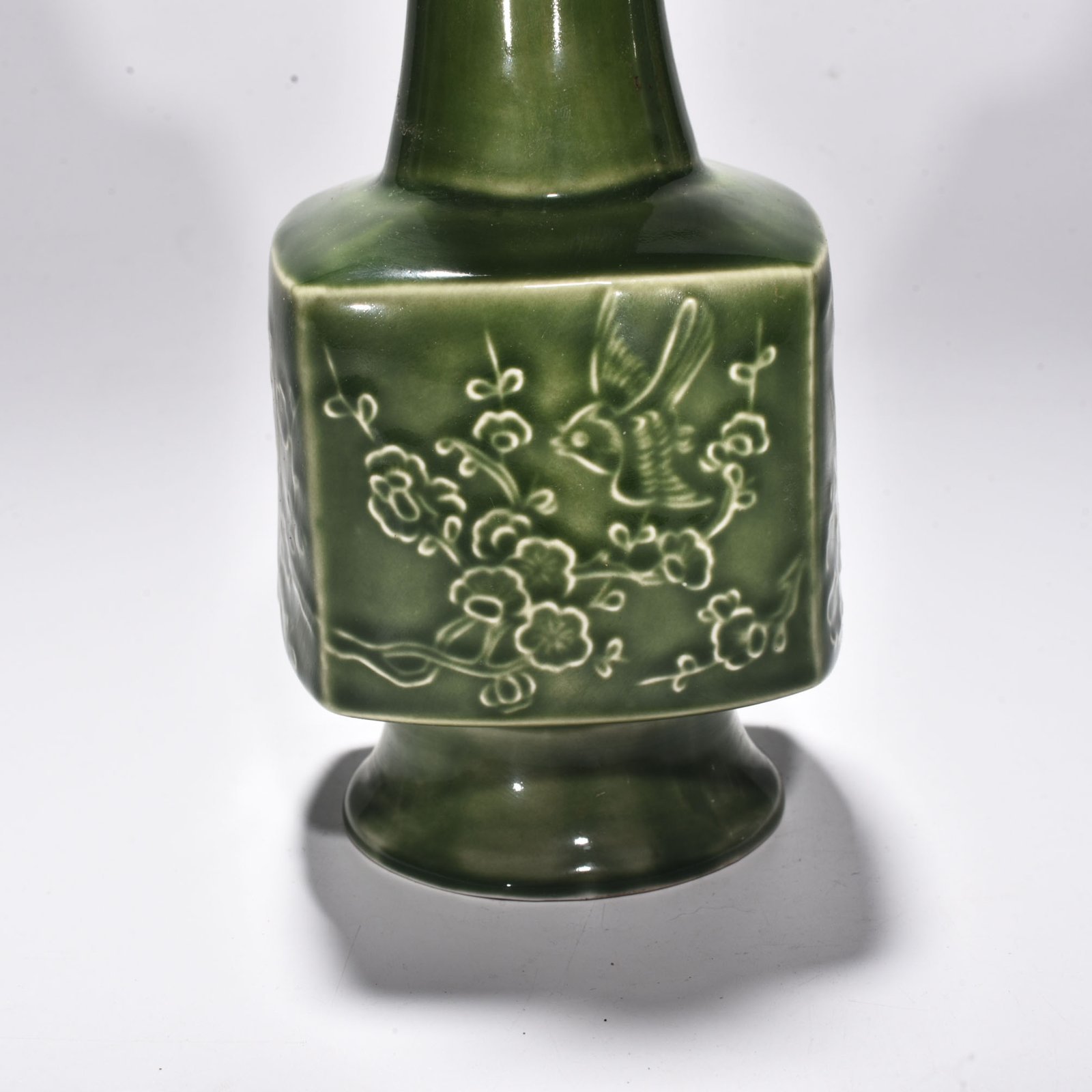 Song Dynasty Luding magpie making plum blossom square vase
